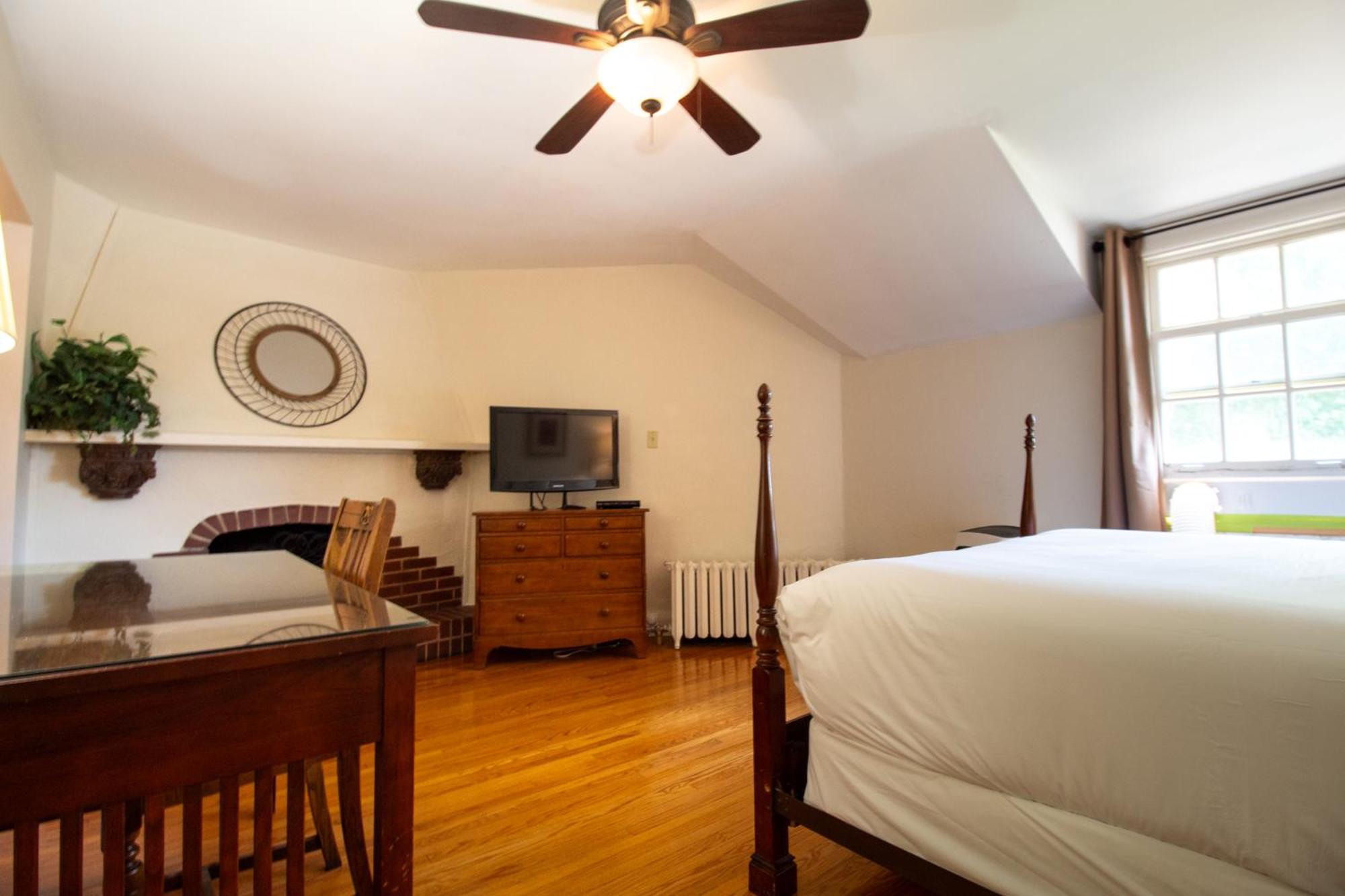 Hochelaga Inn Kingston Room photo
