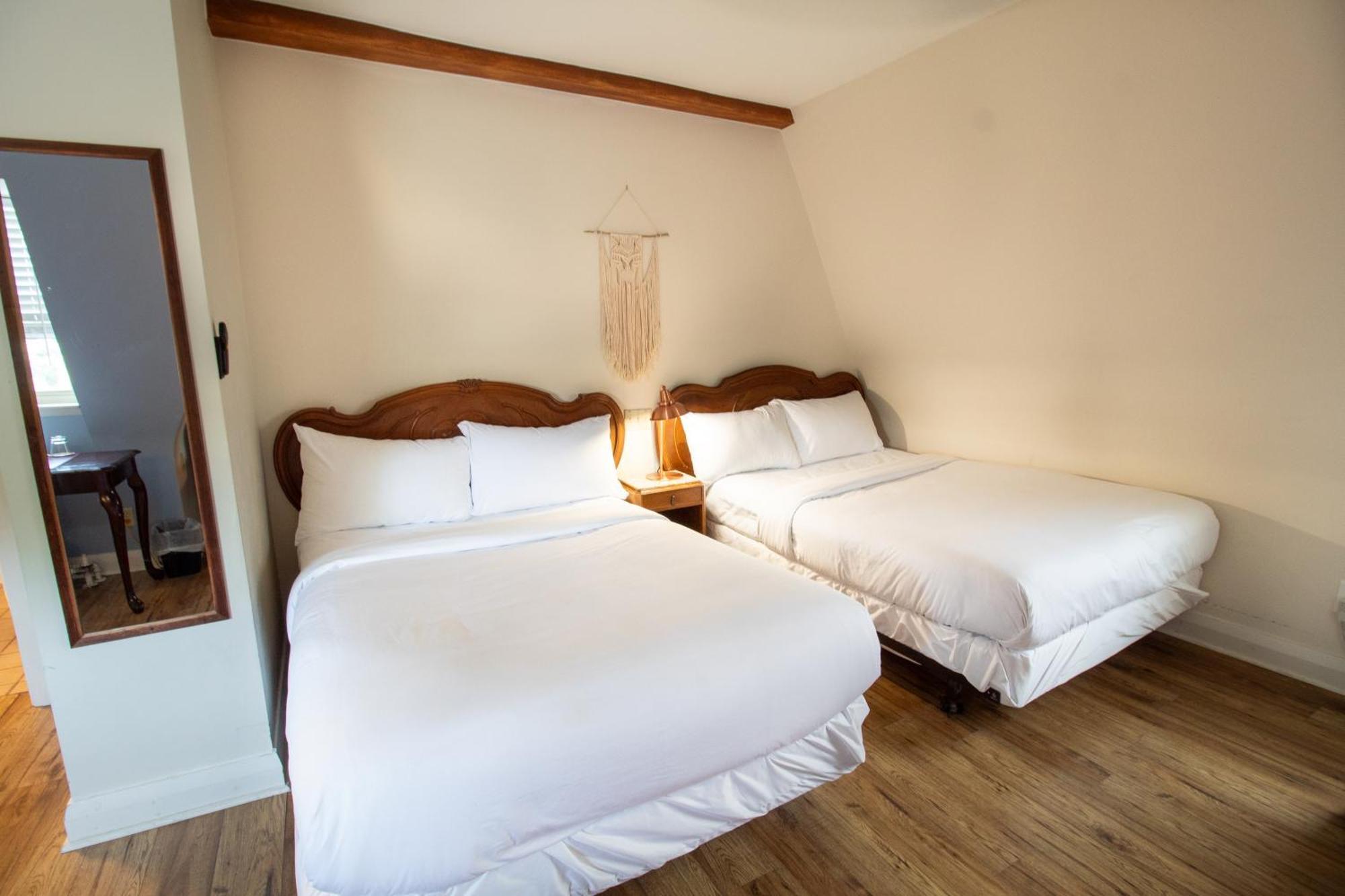 Hochelaga Inn Kingston Room photo