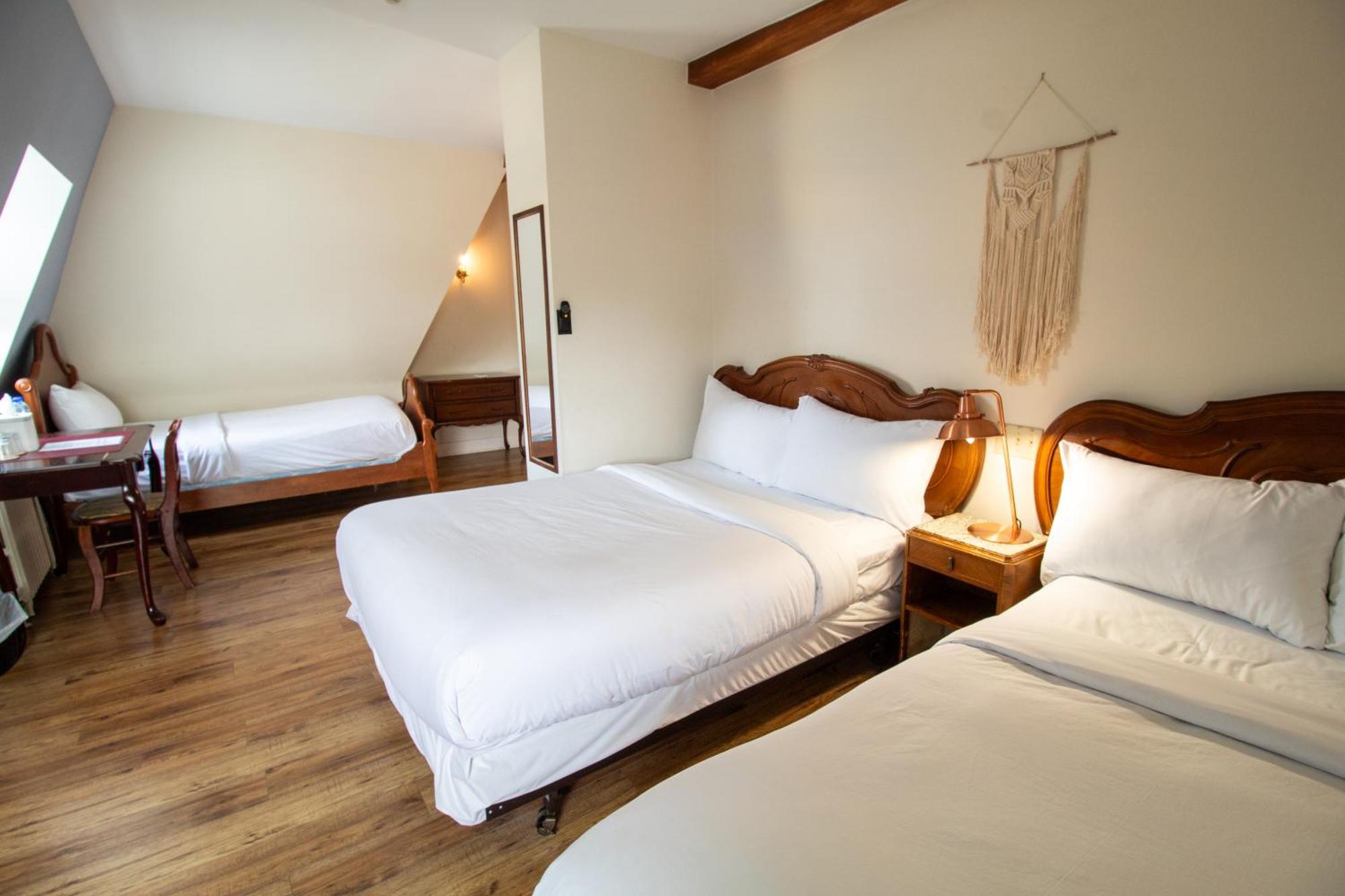 Hochelaga Inn Kingston Room photo