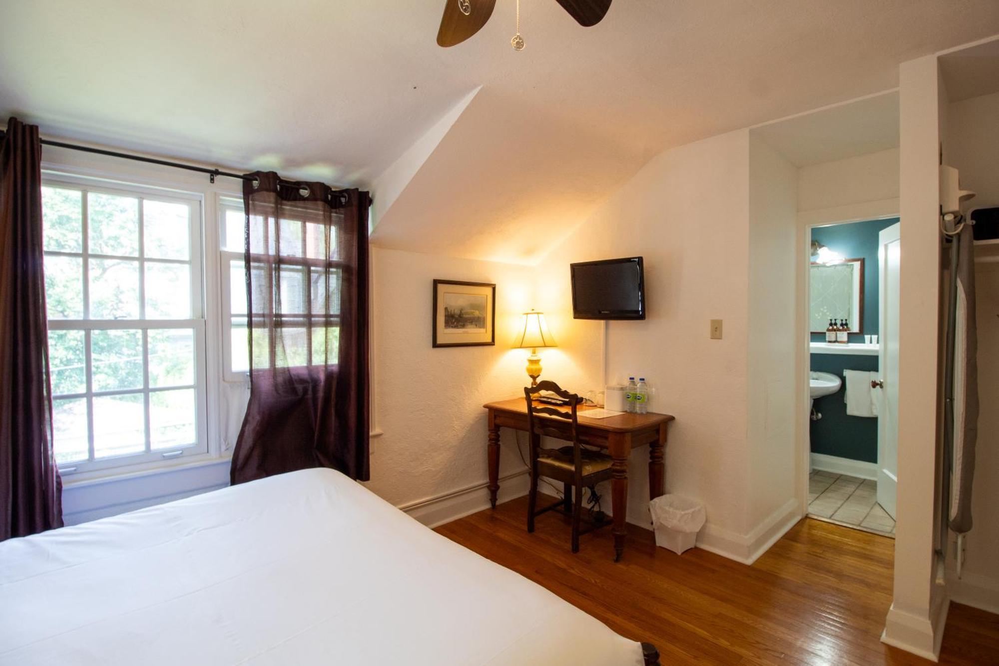 Hochelaga Inn Kingston Room photo