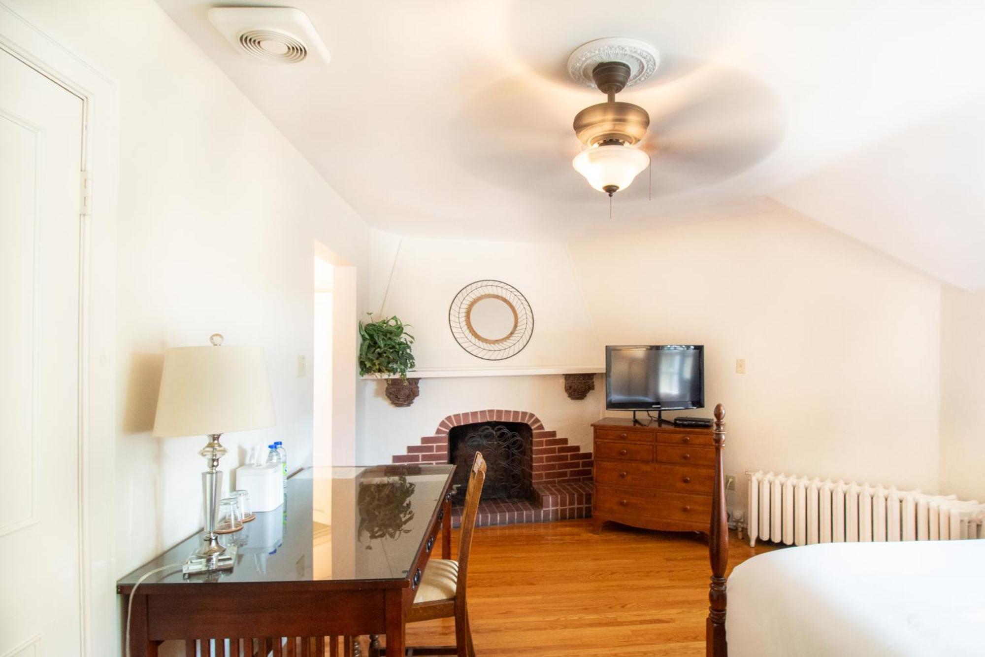 Hochelaga Inn Kingston Room photo