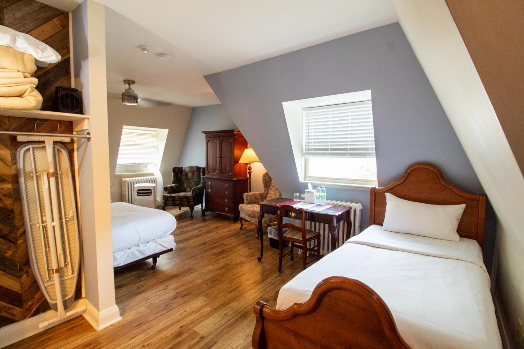 Hochelaga Inn Kingston Room photo