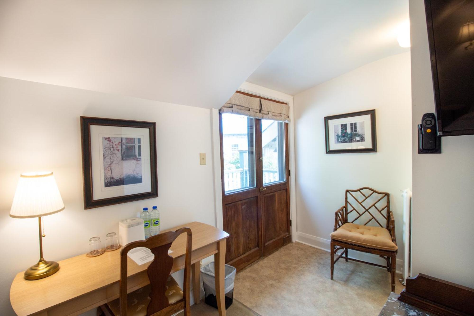 Hochelaga Inn Kingston Room photo