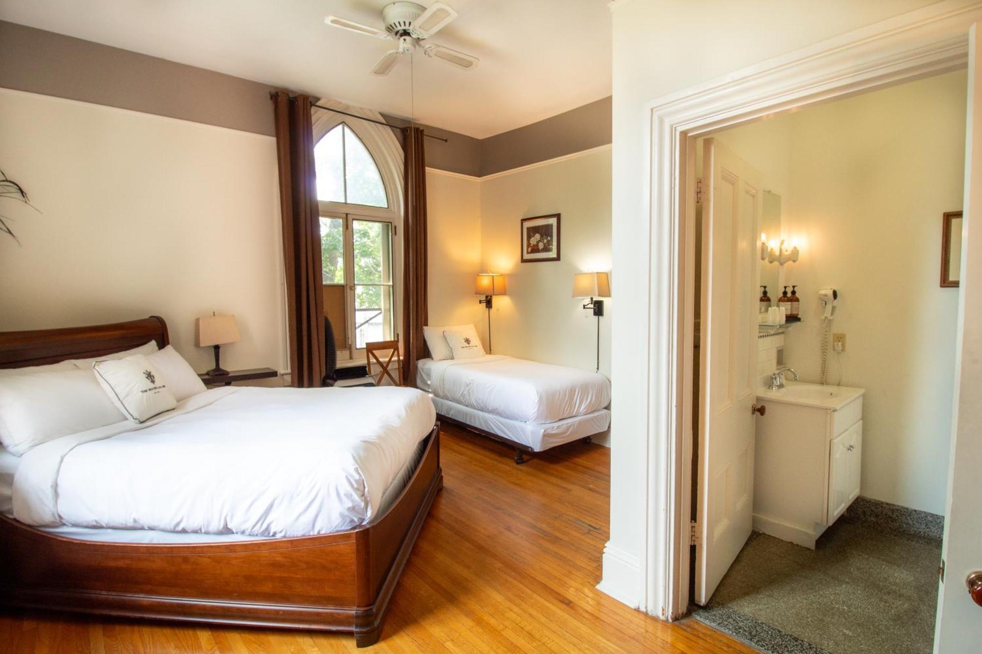 Hochelaga Inn Kingston Room photo